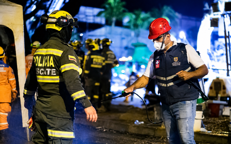 Cali refuerza controles sanitarios en zonas de rescate y escombros