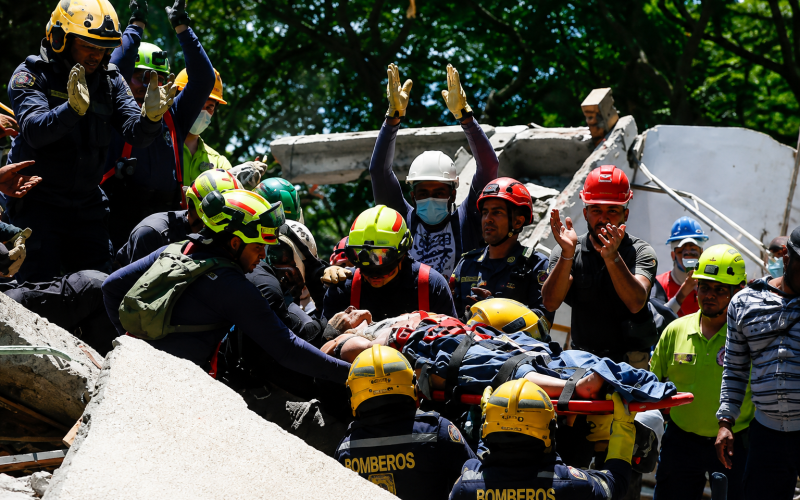 Actualización de cifras: 74 fallecidos y 238 atrapados