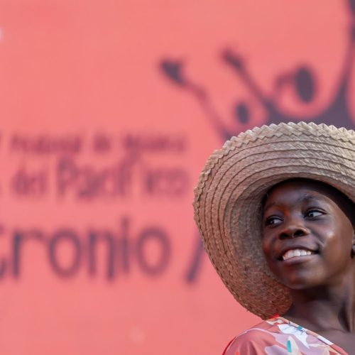 Más de 1.600 participantes protagonizan el Desfile de Colonias que abre el Petronio Álvarez 2026